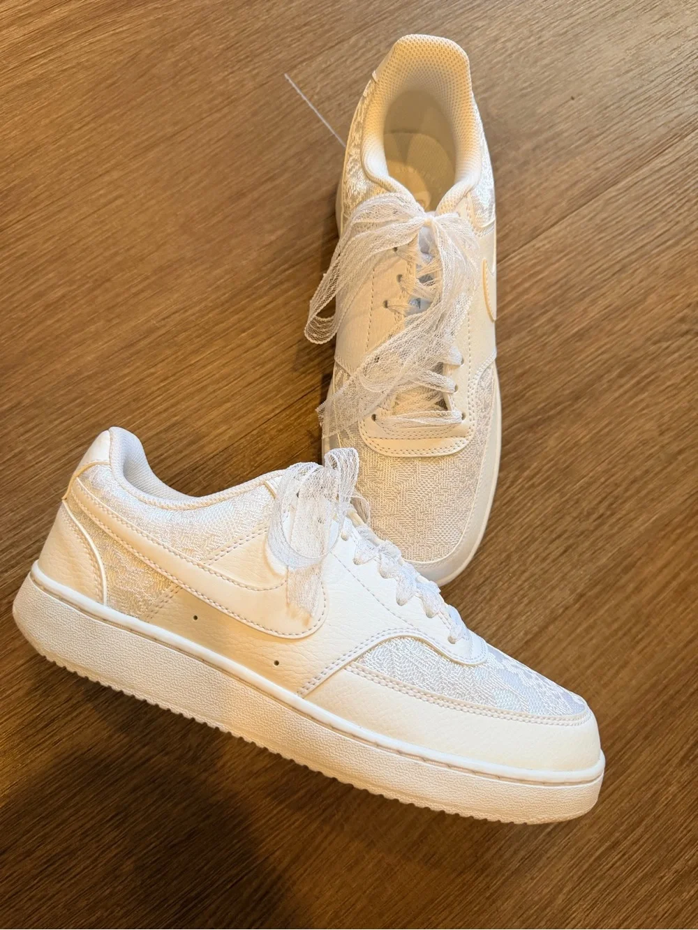 Nike women’s lace